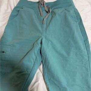 Woman’s figs jogger size medium